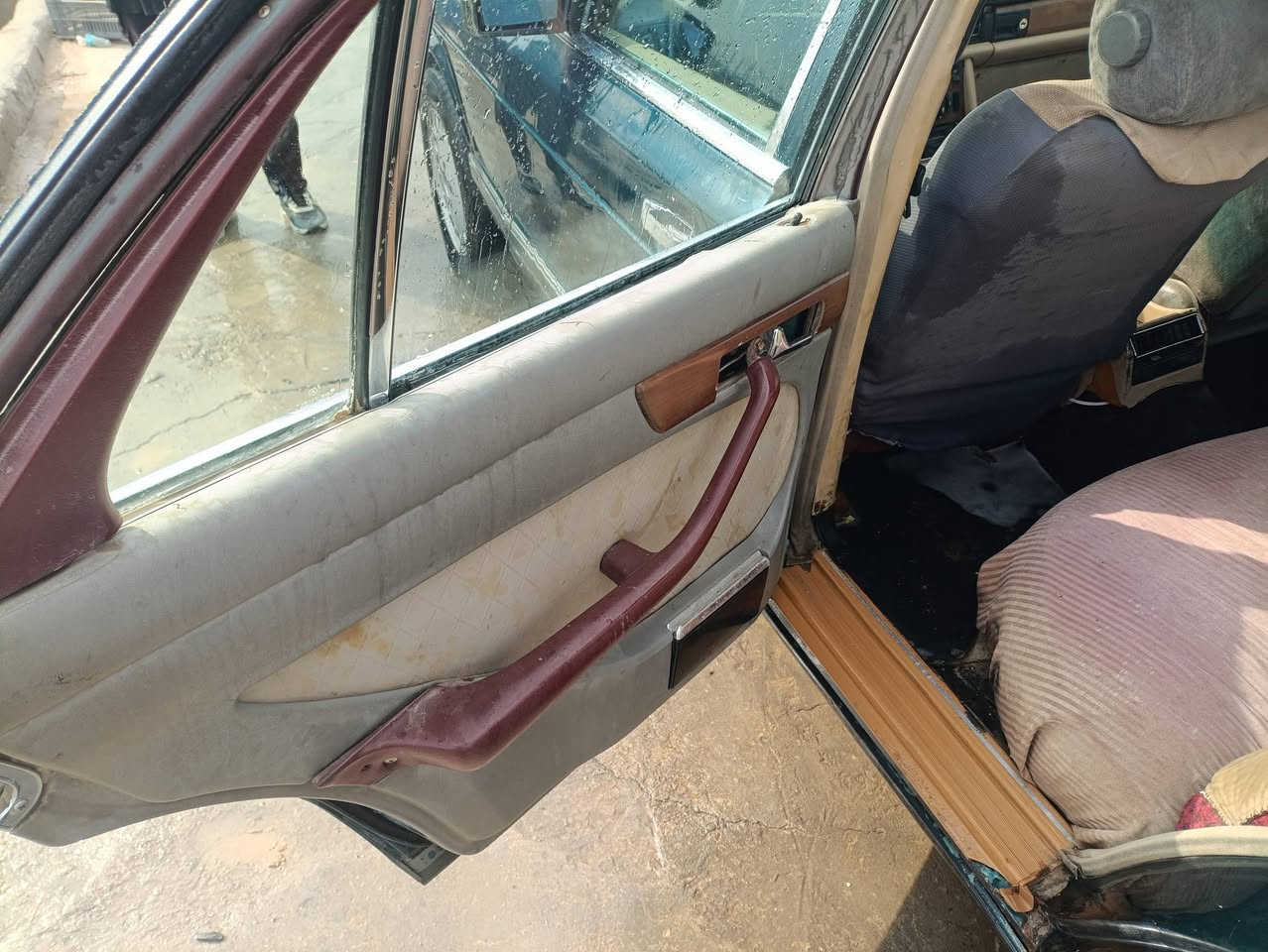 السلام عليكم للبيع مارسدس جامبو موديل ١٩٩١
مكينة فيفيتي ٢٥٠٠ مكينة وكير جدد حدادة جديدة تخم تاير جديد توه مشدود كهربائيات كلها شغالة 
رقم كربلاء  دولي سنوية لغاية ال٣٠ 
سيارة جاهزة ومانقصها شي وتراي وين مايعجبك السعر ٢٨ 
عنواني البصرة القرنة 
للاستفسار ***********
