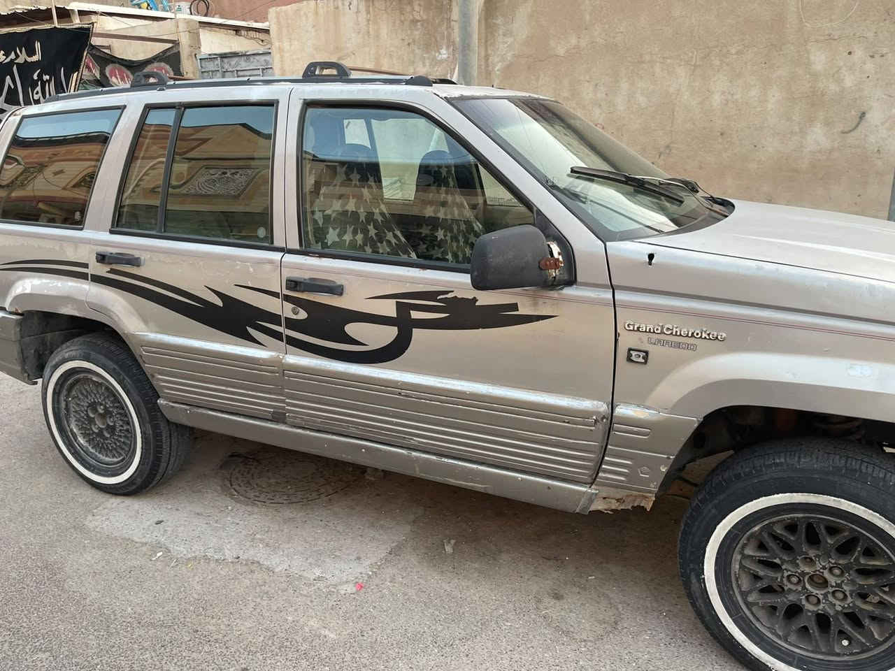 جيب شيروكي موديل 1993 محرك بطة 3000 رقم بصرة خصوصي وراعيه بلبصرة السعر 35 ورقة وبي مجال بسيط للاستفسار الاتصال على الرقم ***********
