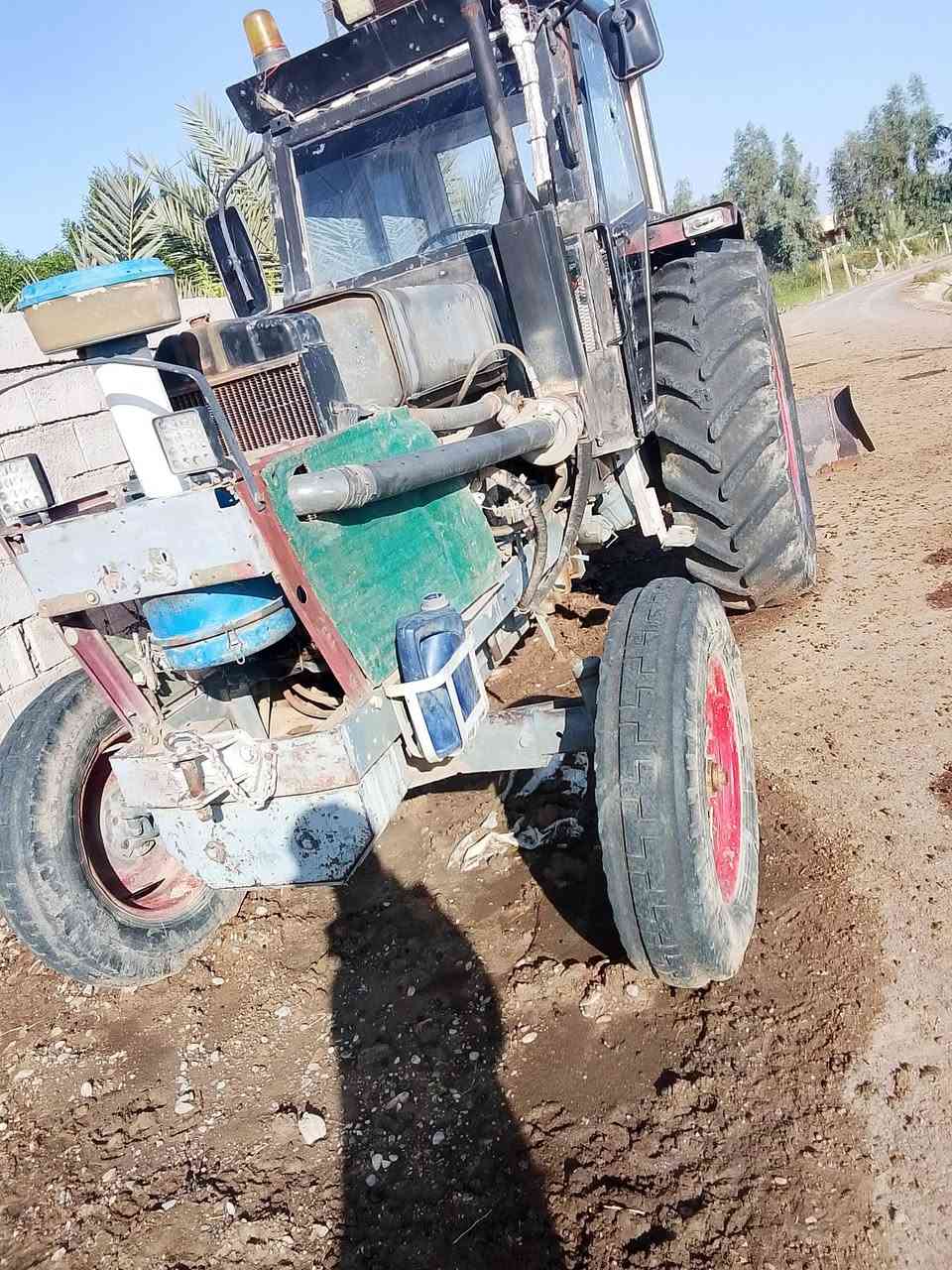 السلام عليكم عنتر 121موديل 90 مكينه جاهزه للشغل بم ونوزلات نضيفه هودرليك رفع وفول محرك نضيف وسوبر وتبريد كابينه تايرات خلفيه نضيفات السعر 10مليون وبيه مجال المكان ديالى الخالص للستفسار اتصل على الرقم ***********
