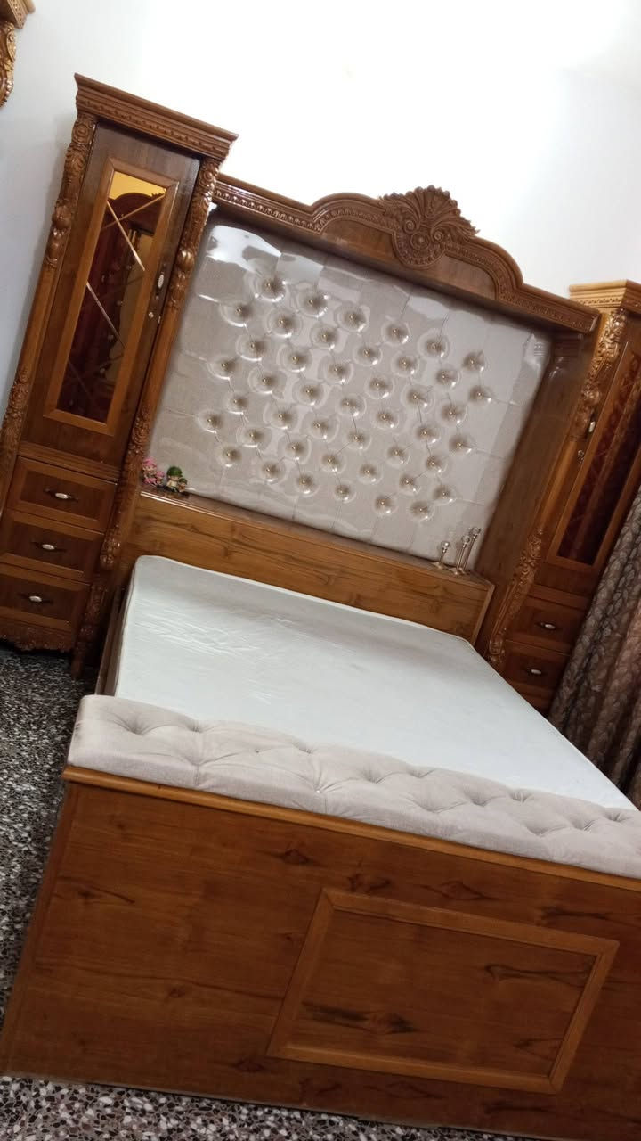 سلام عليكم غرفة اخشاب عراقي للبيع بسبب ضيق المكان للتواصل ***********
