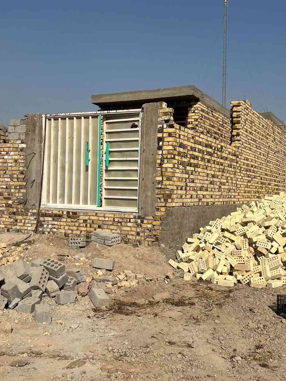 السلام عليكم
يعلن مكتب ودلاليه سيد موسى ابو هدمه العقار 

عن دار البيع المساحه 125متر 🏠 

ستقبال + مطبخ + غرفه نوم وحده فقط + هول +صحيات خرجيه وداخليه 

الموقع ١٣ الحسينية خلف المدرسة الجديده 

يبعد الشارع التبليط ١٠٠ متر 

السعر ٤٢ مليون فقط 

ابو هدمة للعقار 🏠🏠🏠

لبيع والشراء قطع مقاطعة 

[١٣الحسينية]للستفسار 

☎️🏠🏠[‎‭***********‬]
