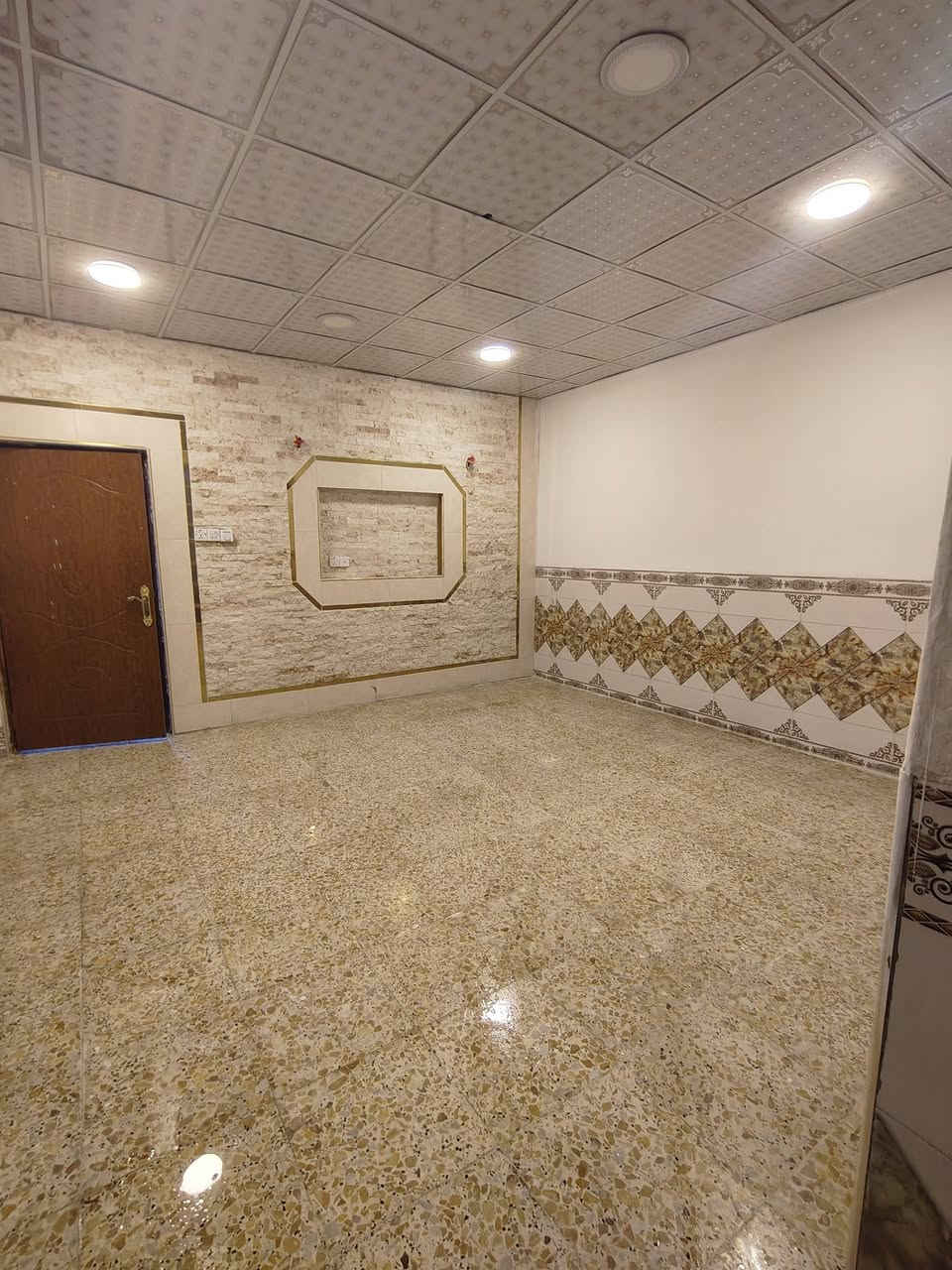 يا الله
دار للايجار مساحه 100 متر طابق واحد فقط طابق ارضي كامل جديد كلش نضافه فول بس تجيب غراضك وتكعد
المطلوب عائله صغيرة نفرين واطفال  

الموقع  خلف شارع علي الوكيل التواصل مع صاحب الدار 

***********
