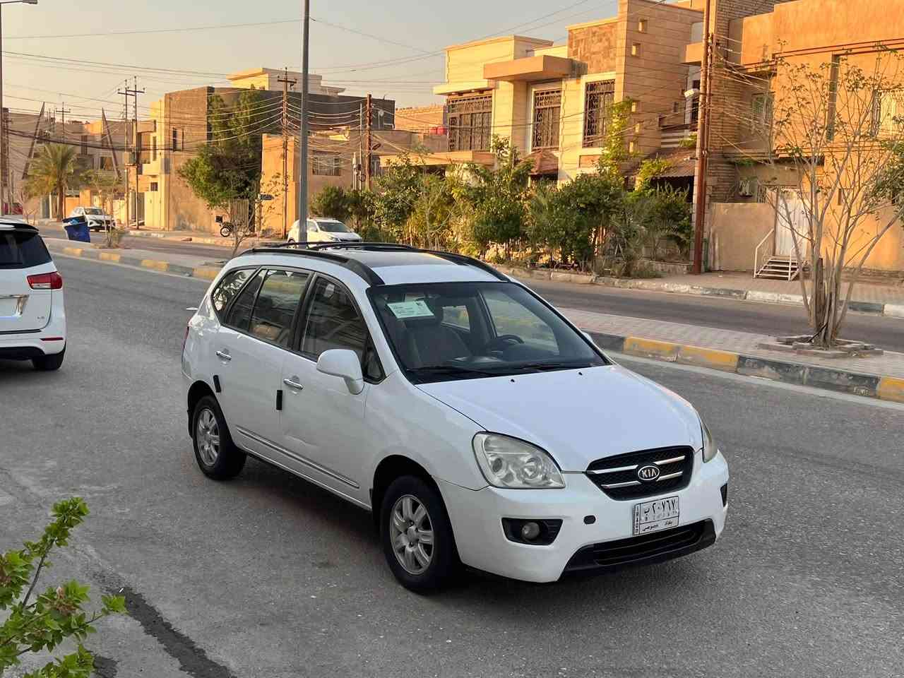 ‏سلام عليكم *********** للبيع كيا كارنز موديل 2008 السعر 92 وارد خليجي السيارة مكفوله من الحادث والتبديل وبدون اي ارباك بيه صبغ قطعتين اثر شخوط مواصفات السيارة فول1/1 محرك 4  سلندر 2000 دوش فتحة 7 راكب تبريد خلفي شاشة وكاميرا وحساس خلفي يدات نيكل داخل بيجي 5 ويل كب مكينه وكير وحدايه وتخم تاير بحاله ممتازه جدا رقم بغداد تحويل مباشر مكان السيارة كربلاء
