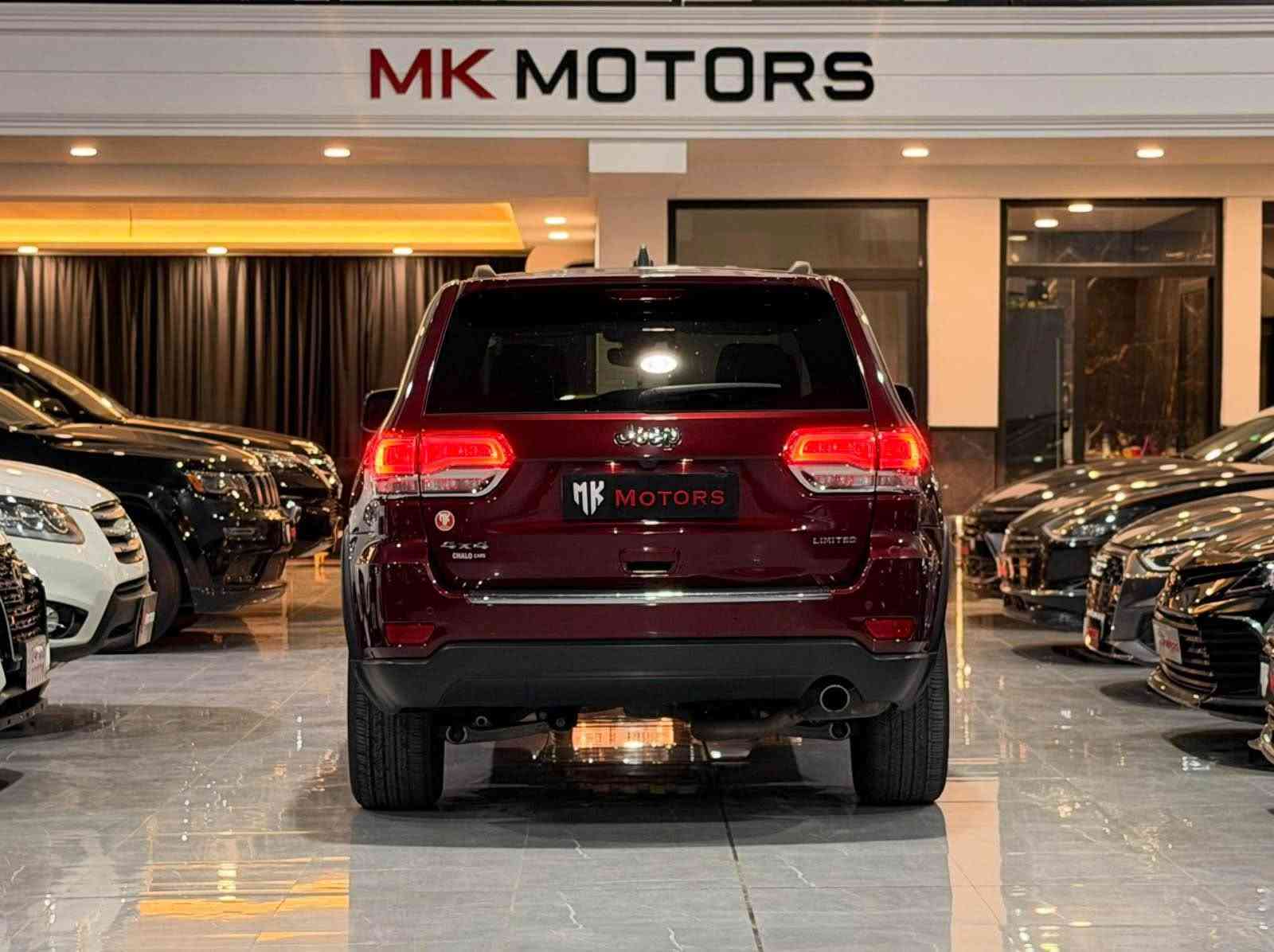 ‏Jeep 
موديل :Jeep  Grand Cherokee  
سنة الصنع : 2018
المسافة المقطوعة :87mil
مواصفات : limited 
السعر مناسب جدا🔥💣: 198$ مجال قليل
حالة سيار  بدون سبخ كلين تايتل للمزيد من المعلومات، يرجى الاتصال على:0️⃣7️⃣5️⃣0️⃣8️⃣5️⃣7️⃣4️⃣1️⃣5️⃣4️⃣ دهوك, العراق
