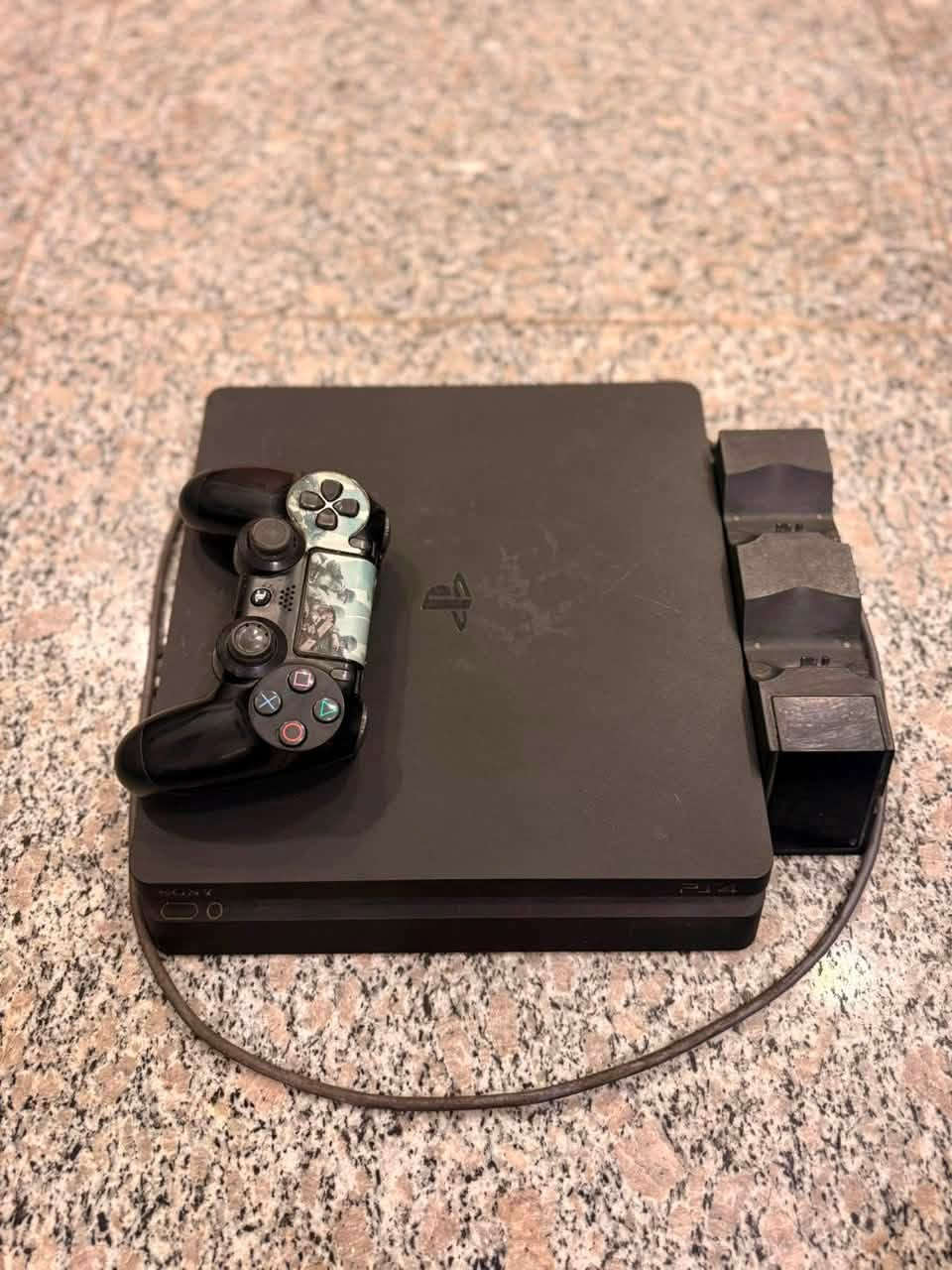 بلايستيشن 4 سليم 1TB مهكر 🎮
* الموديل: PS4 Slim
 * النظام: مهكر أصدار 13 (تهكير نوع CD)
 * المساحة: 1 تيرابايت (1000GB)
 * الحالة: الجهاز مفتوح لمجرد تبديل الهاردسك فقط، وشغال بشكل ممتاز 100%
 * الملحقات: يدة تحكم واحدة + قاعدة شحن لليدات
السعر: 275 ألف (وبيه مجال بسيط للشراي الجاد) 💰
📍 المكان: بغداد / الحرية
📲 للتواصل أو الاستفسار: خاص أو واتساب / اتصال على ***********
