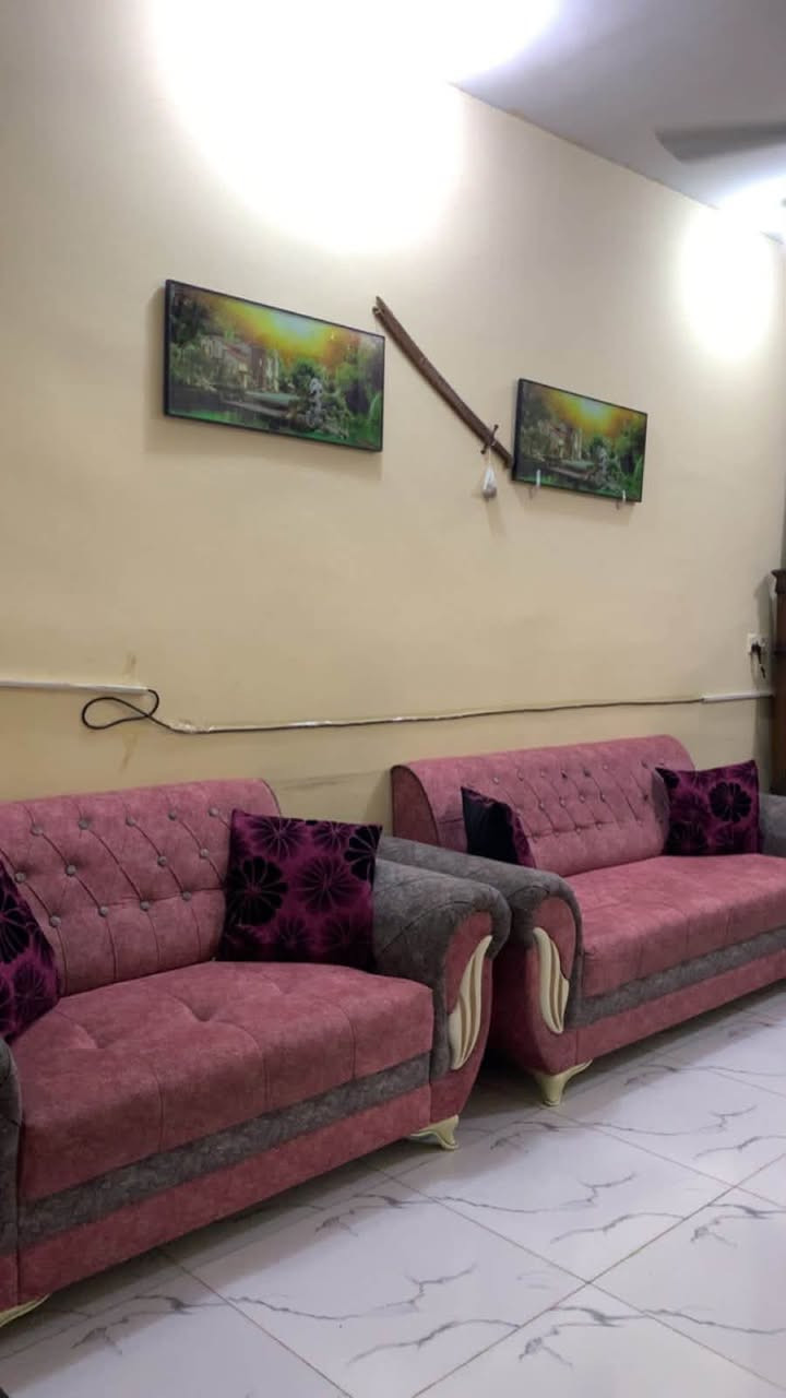 تخم للبيع 10 مقاعد لونه حلو وكلش نضيف سعره 350 وبي مجال للاستفسار اكثر ‭***********‬ مكاني الزعفرانيه اربع شوارع
