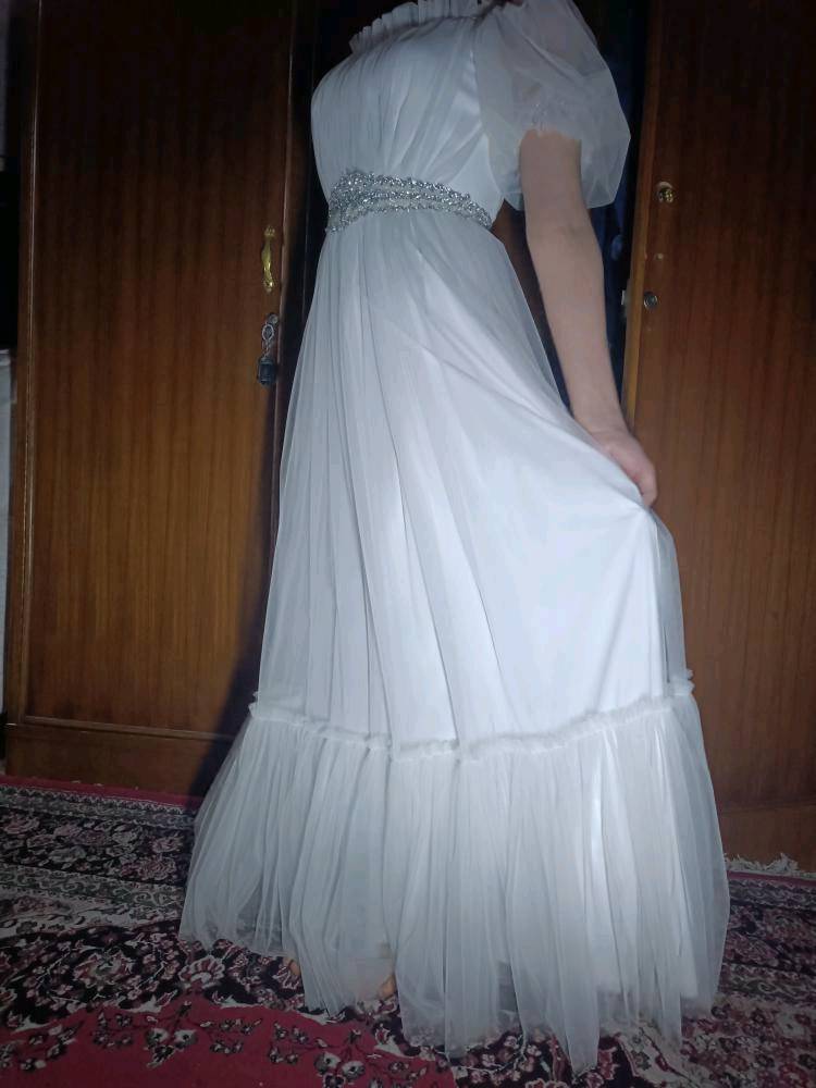فستان سهرة • ابيض • مقاس ٤٠