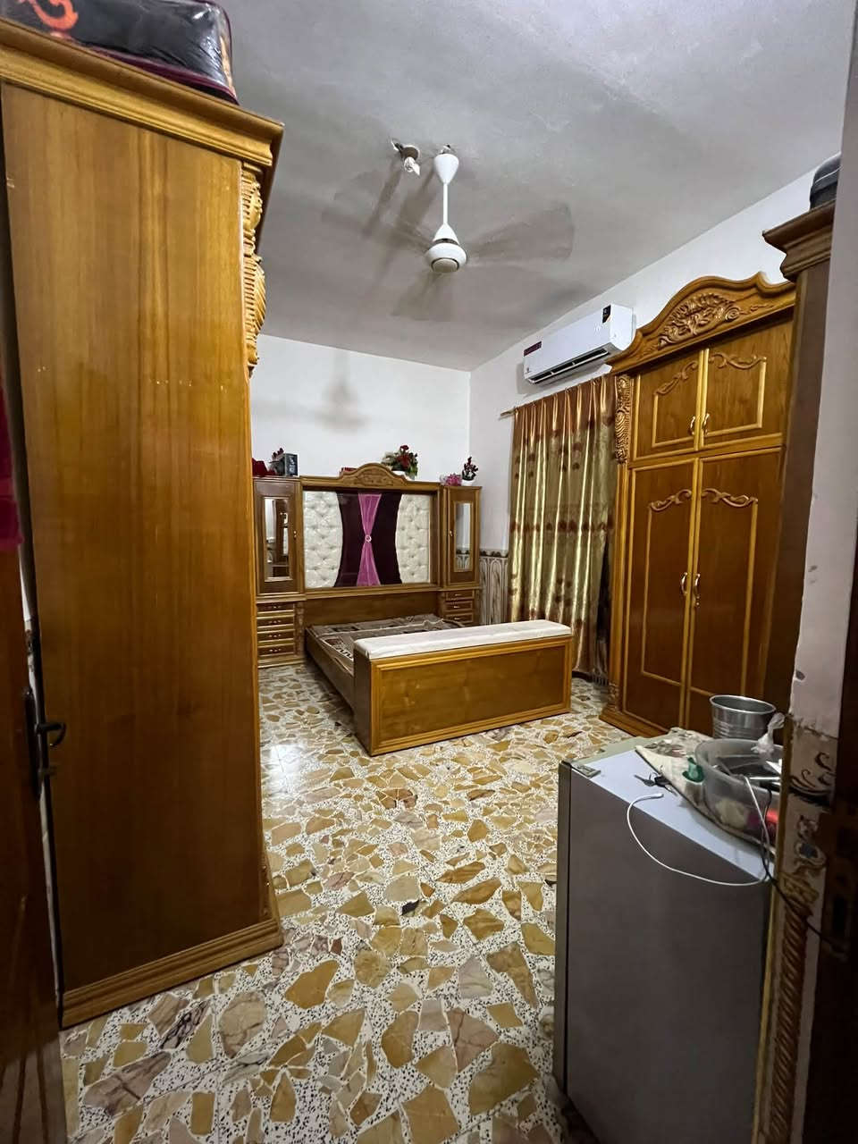 سلام عليكم 👋🏻

بيت للبيع او مراوس 🏠
مساحة 200 متر
واجهة 10نزال20📐
موقع البيت الماجدية سيد جميل 📍
البيت طابو صرف 
البيت متكون:
غرفتين كبار 
صالة 
مطبخ 
استقبال 
الاستفسار:***********
