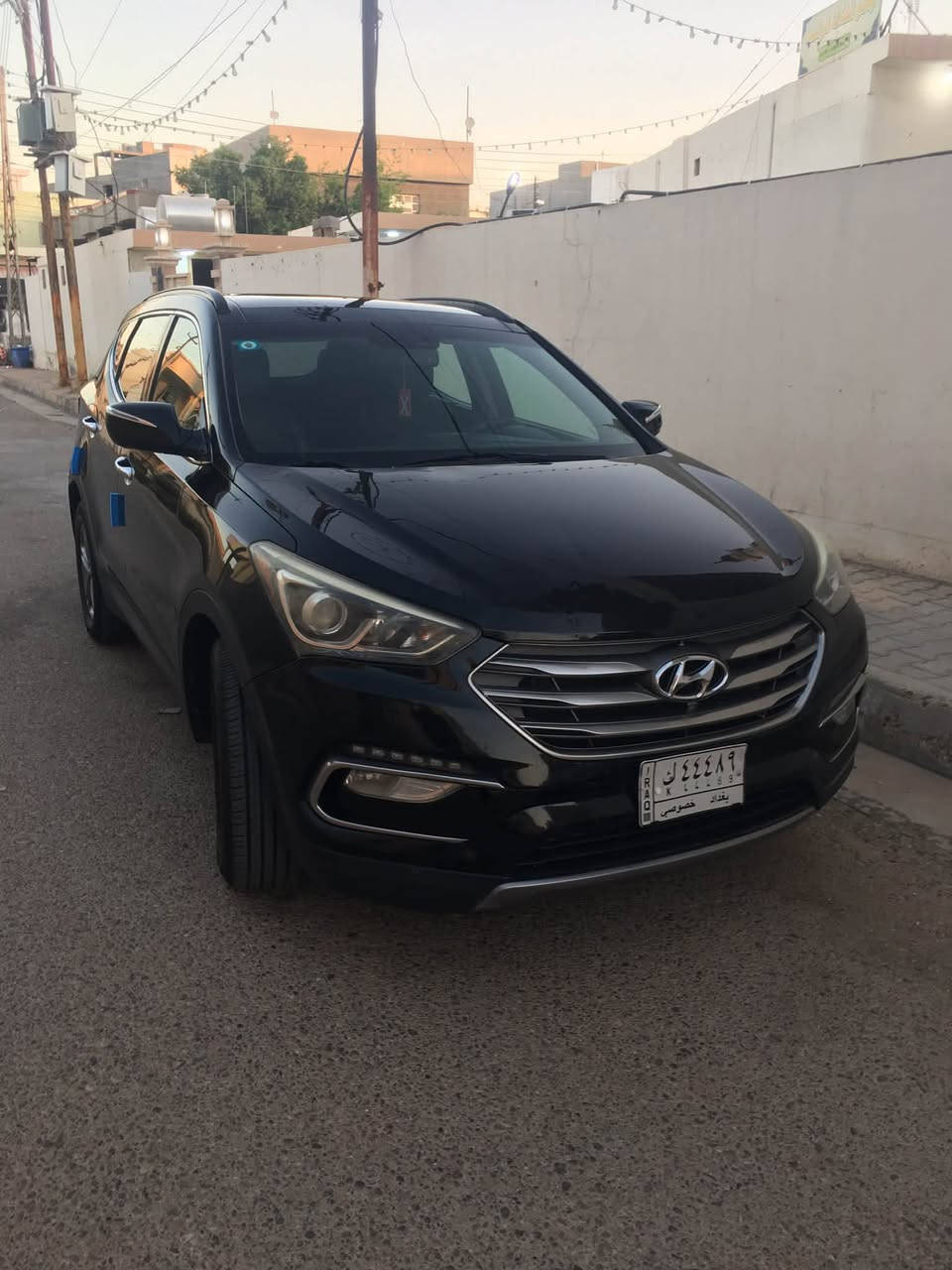 من رخصة الادمن المحترم سنتافي 17امريكي كلين بيه ملاحظات بسيطه مكينه2400gdi السياره فول مواصفات 1/1رقم بغداد سعره 140وبيه مجال السياره بالرمادي للاستفسار ***********
