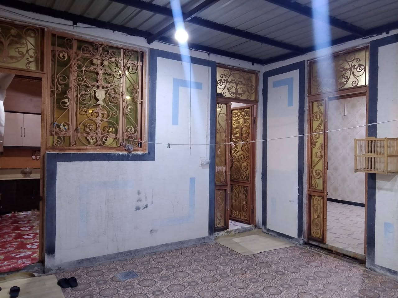 سلام عليكم 
يعلن مكتب عقارات الأصدقاء 
عن وجود بيت للبيع 
العنوان البصره قضاء ابو الخصيب حي العسكري 
جنس العقار طابو صرف عرصه 
المساحه 200م
يحتوي البيت على كراج + ديوانيه + صاله + غرف نوم 2 + صحيات داخليه و خارجيه 
السعر 160 مليون وبي مجال 
الاستفسار انتصل على الرقم (***********)
