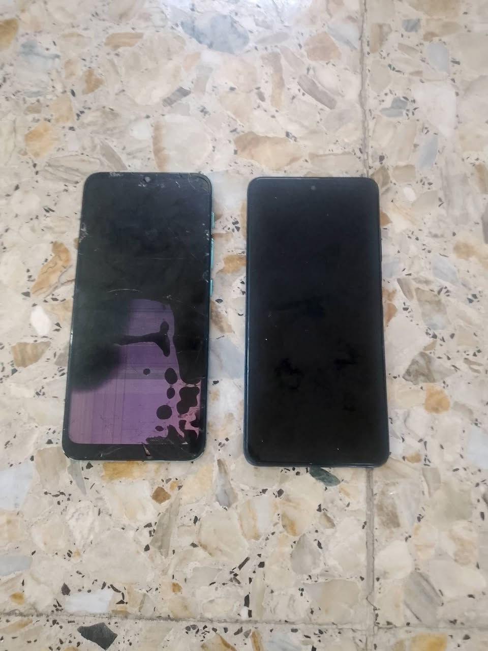 السلام عليكم عندي اجهزه ثنين واحد يحتاجله شاشه  A6نوت وثاني يحتاجله ضهر وبطاريه سعرهن ثنينهن50العنوان الامين الثانية اسكينه رقم الهاتف***********يوجد واتساب
