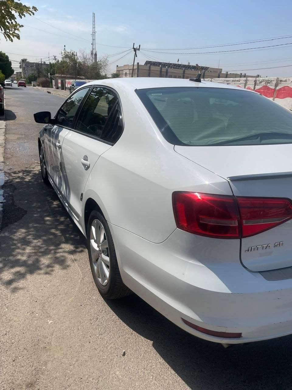 فولكسواكن جيتا موديل ٢٠١٥ مححرك ١٨٠٠ توربو بيه صبغ بالجاملغ الامامي الايمن مع الباب بدون ضربة يعني بجم كبس ايرباكت ماطاكة داخله مخمل بصمة تحكمات بالستيرن كامرة خلفية تبريد ثلج عارضه ١٣٠٠٠ دولار وبيه مجال للطيبين السيارة باسمي وهذا رقمي *********** بغداد, العراق

