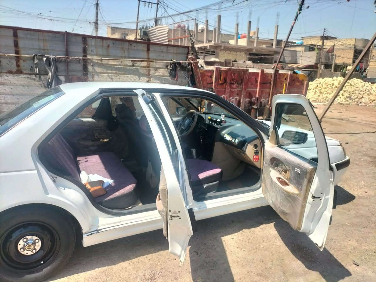 السلام عليكم بيجو بارص موديل ٢٠١٨ السياره مكفوله كير مكينه خير من الله  بيها فقط هاي الطخه الزغيره بالخشم مال الجاملغ وبيها كمبريسر واكف صارله سبوع فقط كمبريسر عنواني بغداد مدينه الصدر ممتواجد ع الفيس  السعر ٦٢ وبيها مجال ***********
