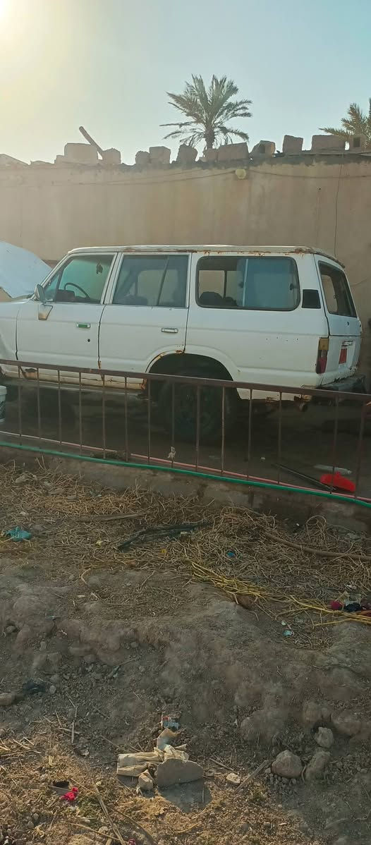 سلام عليكم لاندكروز للبيع محرك وكير ونجي ماندل راعيه ابيع هل موجود انت روح دور سياره شقاله وتمشي سعر مليون ونص،،، ***********،،، بصره ابو الخصيب
