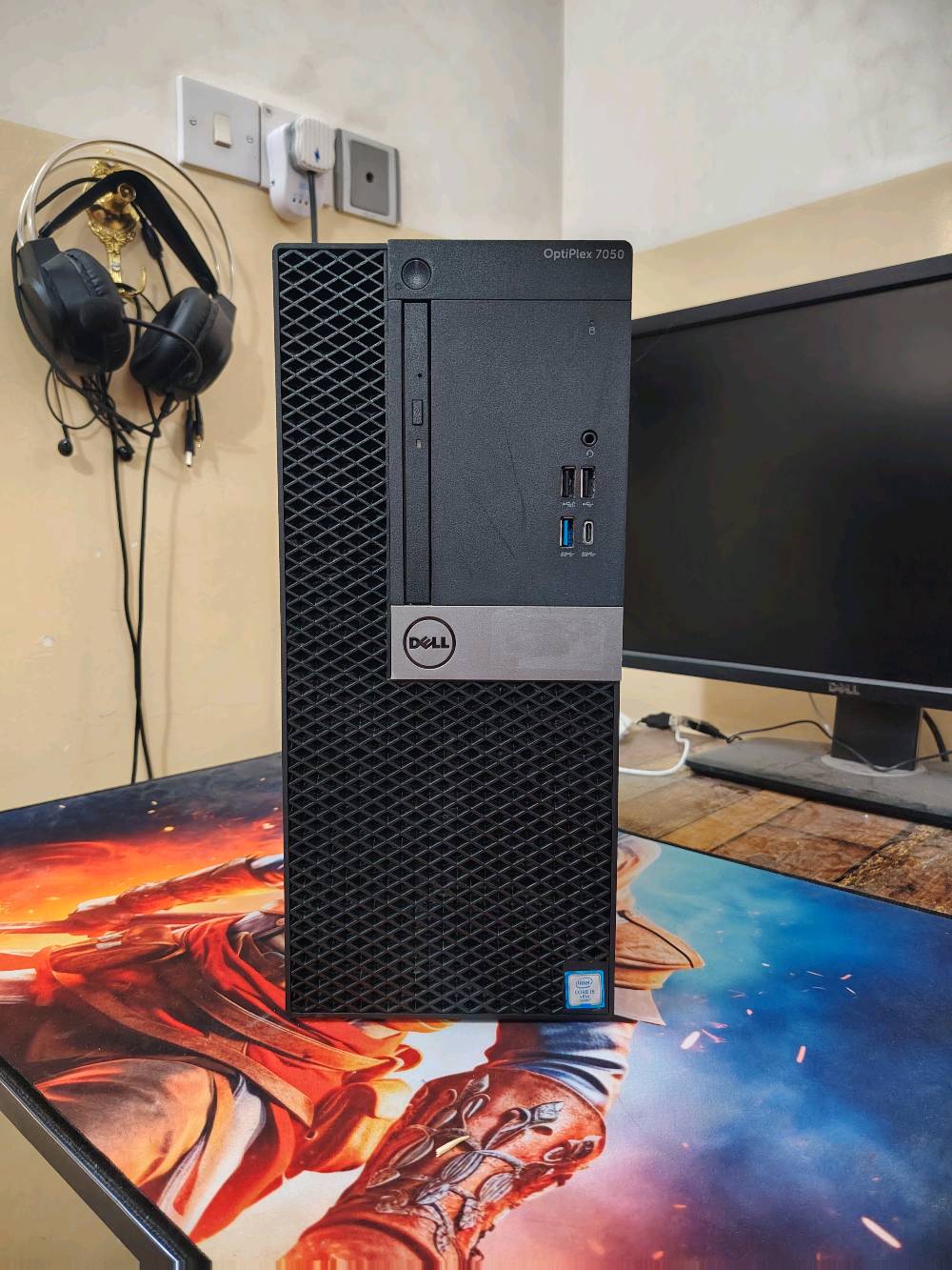 كيس حاسبة للبيع 
مواصفات

Inno3d Gtx 1650 4gb كرت شاشة
 Intel I5 6500 معالج
16gb ddr4 3200mhz lexar رامات
128gb ssd تخزين
WD 1tb hdd 
Dell OEM مذربورد
Dell OEM بورسبلاي

وياهه ماوس وكيبورد وماوس باد وهارد ssd خارجي