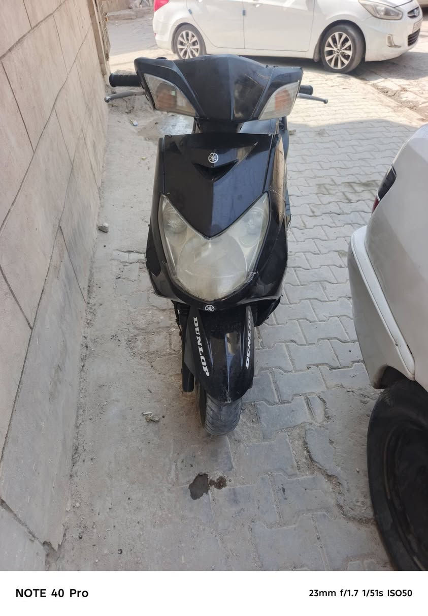 سلام عليكم سكنس فحل ١٤٠ كابريتر دراجه جاهزة محرك ناعم لا نضوح ولا دخان ولا مفتوح معدل وشلعه خير من الله هندر واحده تشغيلها نقصها باتري منفيز موجود للبيع ب ٥٥٠ وبيها مجال واذا اكو مراوس بدراجه اكبر ونتراهم ع الفرق  اراوس مكاني بغداد المنصور متواجد ع النت *********** واتساب

نص مكتوب في الصور:
- NOTE 40 Pro 23mm f/1.7 1/144s ISO100