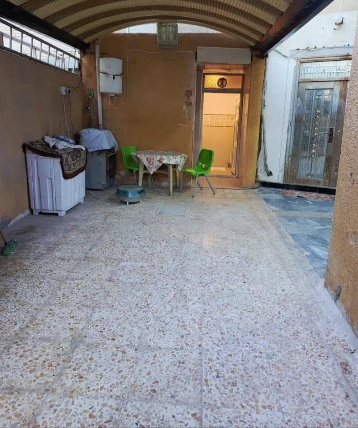 ((اعلان رقم 33))
بيت طابقين يحتوي ع ديوانيه وصاله وغرفه وصحيات كبيره ومنوربالطابق الأول والطابق الثاني 3غرف ومنور وموزع وصحيات كبيره مع كراج كبير في حي الزيتون قريب ع الشارع العام السعر180000ال قابل للتفاوض طابو صرف المساحه 110 من غير الفضله
تواصل خاص
***********
