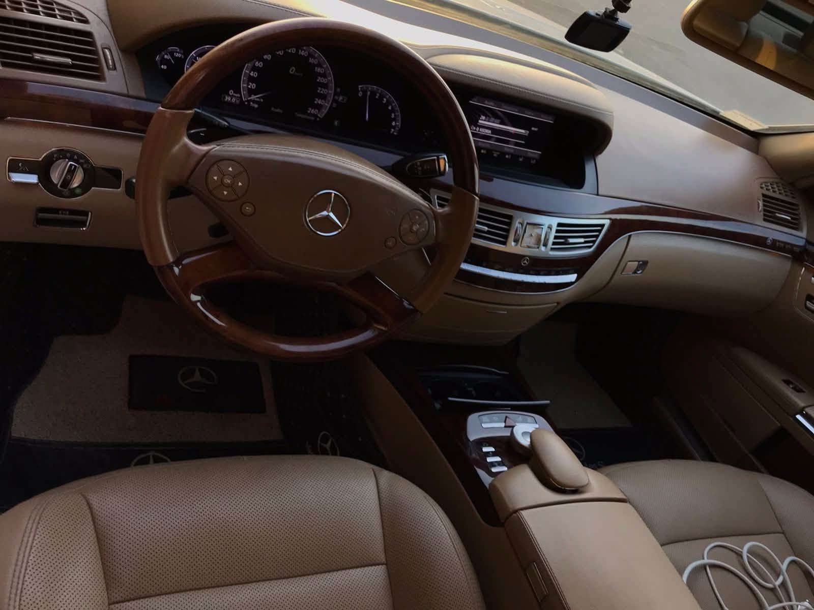 السلام عليكم
للبيع S350 
ماشيه 150  الف km 
5 بردات 
بنوراما 
داخل بيجي 
بيها صبغ شبر بالبنيد 
وبيها بارد بالجاملغ خلفي 
مكانها بغداد الكرخ 
السعر 205 وبيها مجال 
***********

نص مكتوب في الصور:
- الجمعة
