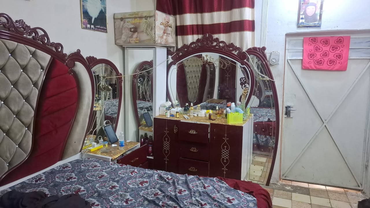 السلام عليكم غرفة نوم تركية تسع قطع ٦٠٠ الف قفل اليحب يتصل هذا الرقم ***********
