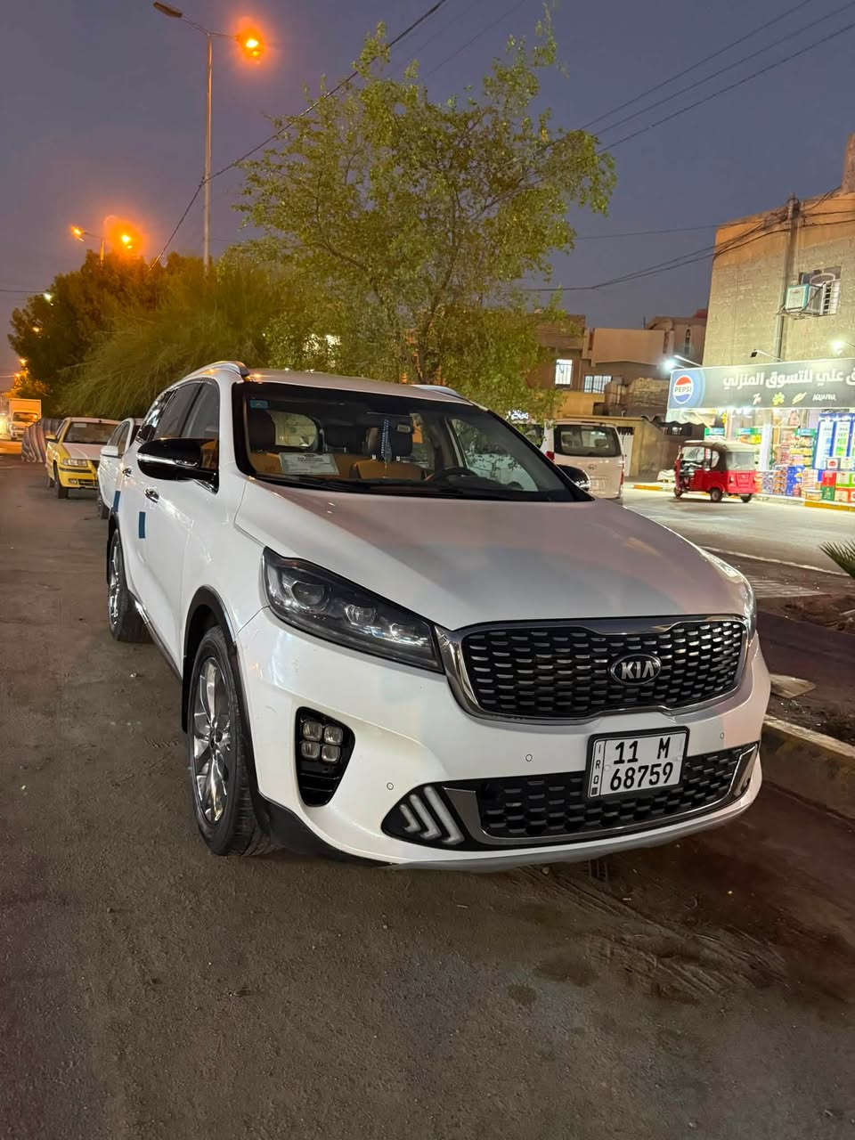السلام عليكم 
سورنتو 2019 خليجي للبيع 
سياره نظيفه جدا ماشيه 84 الف مواصفات عاديه جنطه كهرباء مري كهرباء ستيرن تحكم 
بغداد مكفوله من الحادث والصبغ بيها بارد بين البابين جهه الصدر 
مدينه الحريه الثالثه *********** 

السعر 235 ورقه
