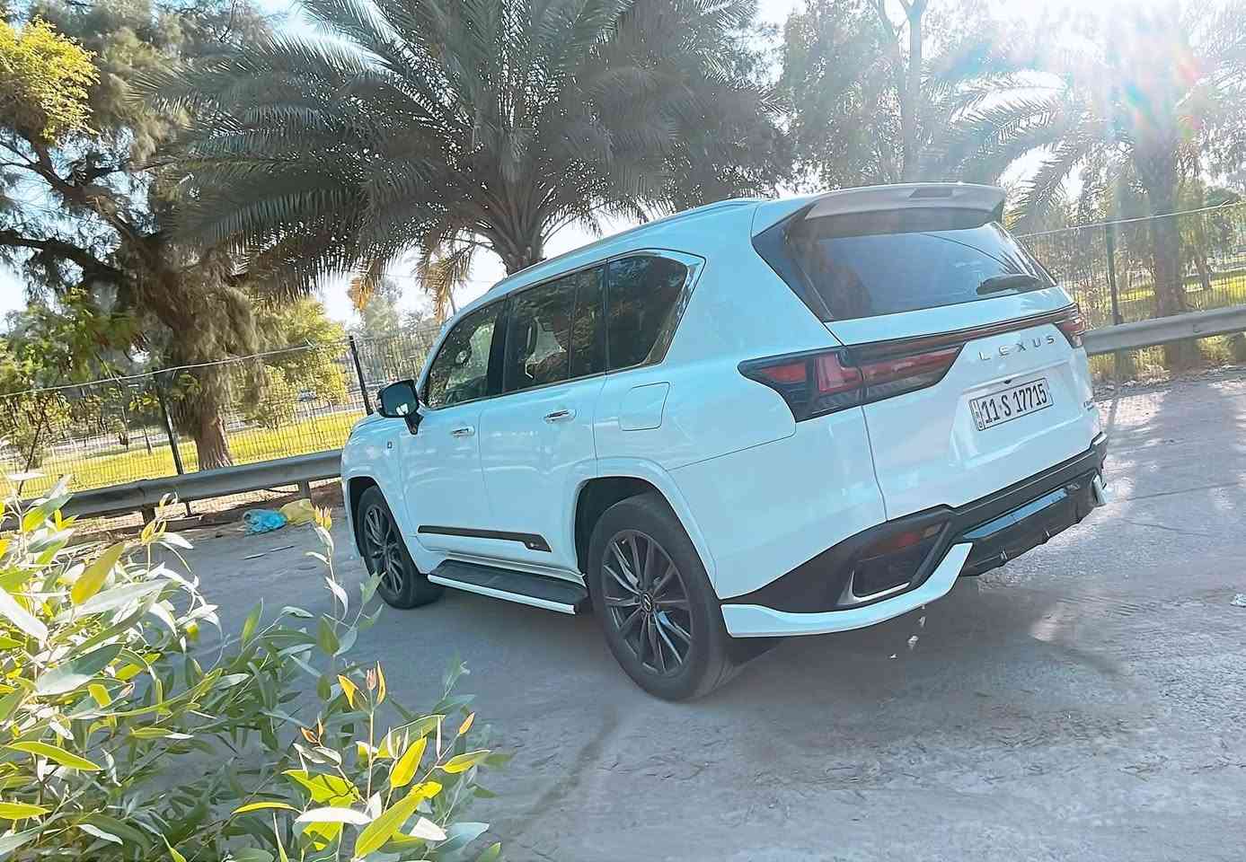 سلام عليكم
Lexus lx 600
F sport 
2023 
سيارة ساز داخل الظمان مغلفه ppf

 رقم بغداد  باسمي 

سياره فول مواصفات معروفه 

تجي بيبان شفط داتا شو  3 شاشات 

كامرات محيطيه سقف شامو 

سياره ماشيه 57 الف 
السعر 

108 الف  يعني 10 شدات و 80 ورقه 

***********
