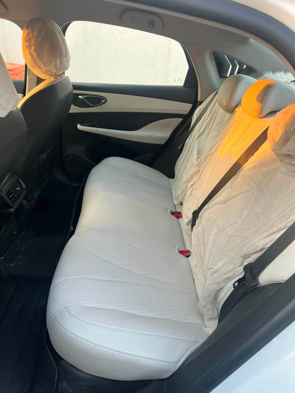 سياره BYD سيل فايف 
مكانهه بابل بعدهه بوضع شركه
بيهه رصعه بل جاملغ مصلحه ع BDR
وشخط من باب سايق لباب الوره سايق معالج هم ع BDR
باقي سياره كفاله عامه
ب١٨و ٧٠٠ وبيهه مجال
ماشيه بانزين الف و ٤٠٠
شحن ٤الف
تواصل *********** واتس
