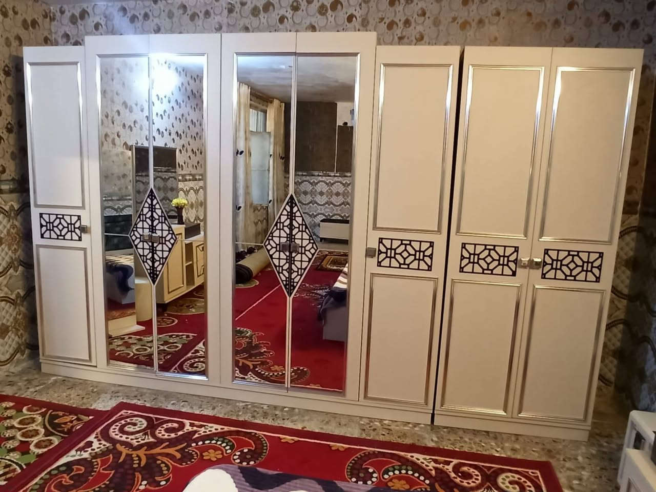 🔥 غرفة نوم للبيع 🔥
غرفة نوم بحالة نظيفة جداً، مناسبة للبيت والعرسان 🛏️✨
✅ غرفة كاملة
✅ خشب متين وتصميم أنيق
✅ نظافة ممتازة
✅ الاستخدام قليل ومحافظة عليها
💰 السعر: [خاص]
📍 الموقع: [بغداد _ المشتل ]
📞 للتواصل: [***********]
البيع للجادين فقط، والتوفيق للجميع 🤍
