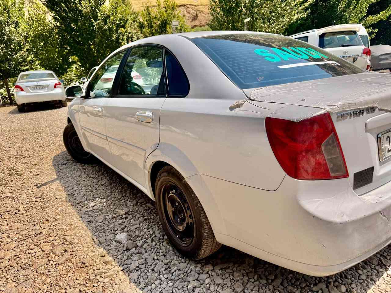 (﷽) 
سلاو هاوریان ئۆپتریەک ٢٠١١ گیر عادی بەس زۆر خاوینە 
هیچ سبوغیکی نیە تەنها جی لیوی بۆنیتی بستیکی سبوخە کە لە رسمەکەش دیارە قبو قۆپی مامناوەندە وە لەگەل سەرفیش دەکا 
سەیارەکە لەروی داخیلی زۆر جوانە وە لۆ سعری ٨٣ وەرقو مجالیکی براینەشی تیدایە وە گۆرینەوەش دەکەم  وە غرامی 780$ لە پاش معمەلی وەردگریوە لەگەل ریزم لۆ هەمو هاوریان (***********) أربيل, العراق
