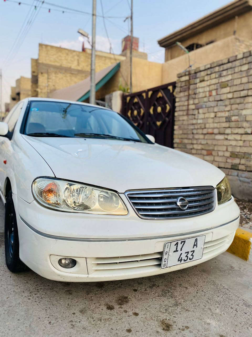 سلام عليكم سيارة سني 2005 مصبوغه من جوه الجام جمالية بدون ايي ضرر واي ضربه تخم تاير تبريد مكينه خير من اللة سيارة باسمي رقم مثنى مميز السعر ب80$ وبيها مجال جدآ بسيط رقم ***********

