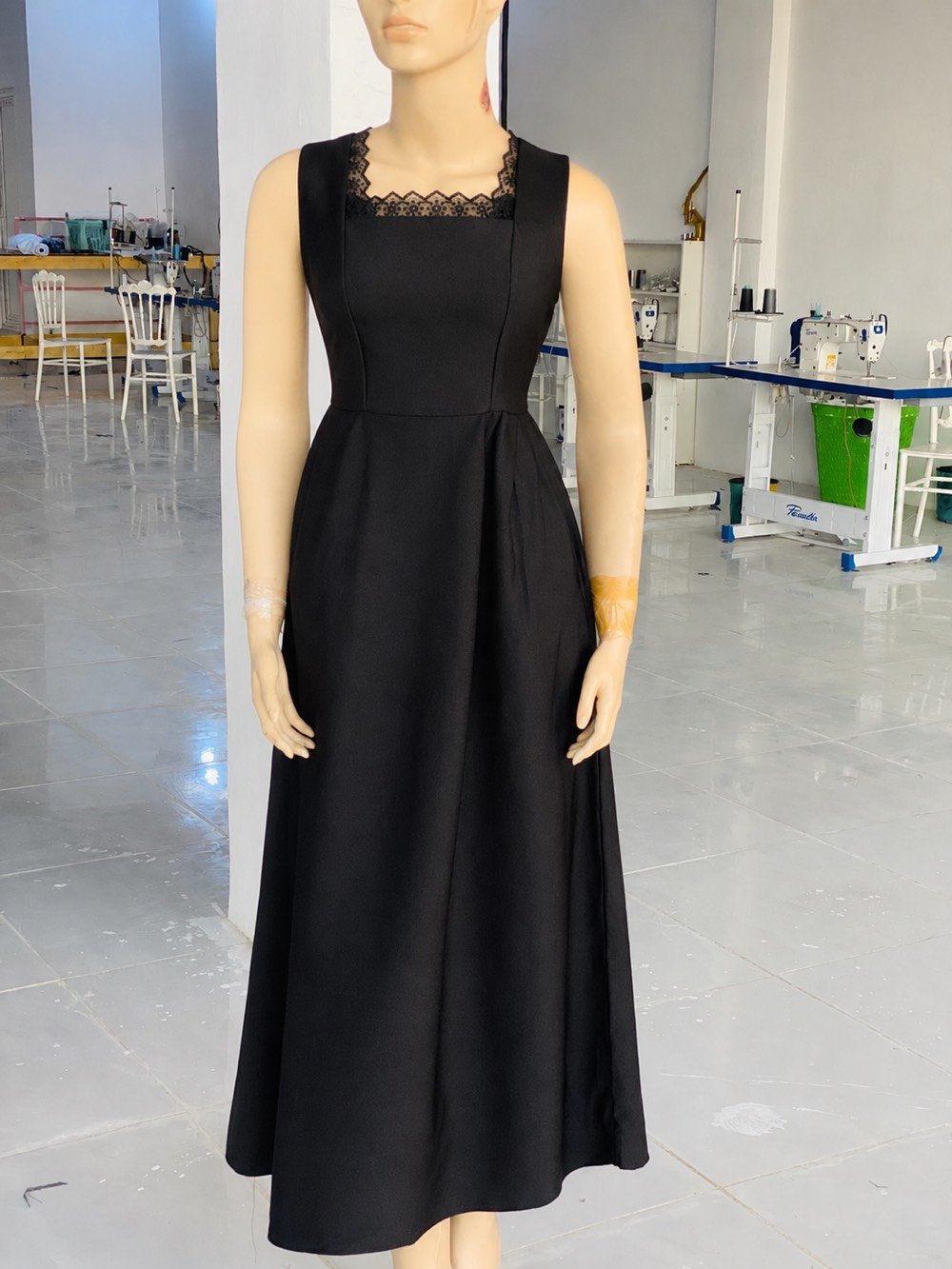 🔥 عرض تصفية الصداري الأخير! 🔥
👗 أجمل تصاميم الصداري بخياطة متقنة وأنيقة
💰 السعر السابق: 35 ألف ❌
💥 السعر الجديد: 20 ألف دينار فقط! ✔️️
📍 العنوان: شارع شروين – مجمع طبي د. مروه زيد – الطابق الثاني / مشغل المقص الذهبي 
🚚 يوجد خدمة توصيل لجميع مناطق دلي عباس وباقي المحافظات.
الكمية محدودة جداً.. سارعي بحجز قطعتكِ الآن!
📲 للحجز والاستفسار مراسلة الصفحة