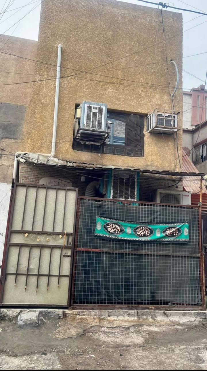 طابقين عكادة نضيف
الطاب الاول صاله حولي مطبخ +خدمات
طابق الثاني غرفتين نوم #خدمات
الواجه4
النزال12.5
المساحه 50 متر 
للاستفسار ***********
