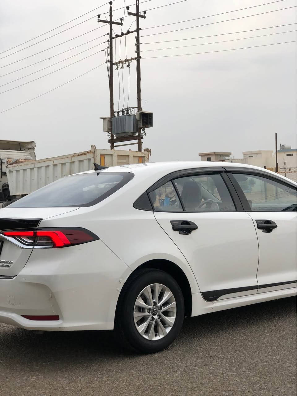 سلام عليكم 
للبيع كورلا هايبرد 1.8 2024 
بطاقة بانزين بيه
شرط التحويل 
سياره كلش نضيفه وجديده
بيه رصعات اصغار 
*********** كركوك, العراق
