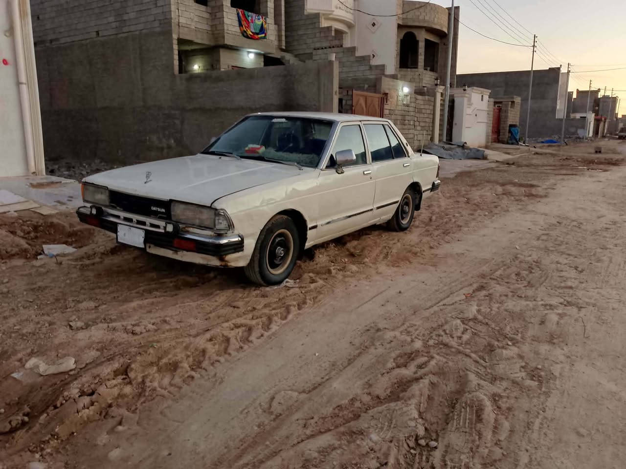 السلام عليكم سياره للبيع نيسان داستين موديل 80 المكان تكريت حي الديون شارع 60 رقم صدامي نينوى السعر ١٣ اتصال على هالرقم ***********
