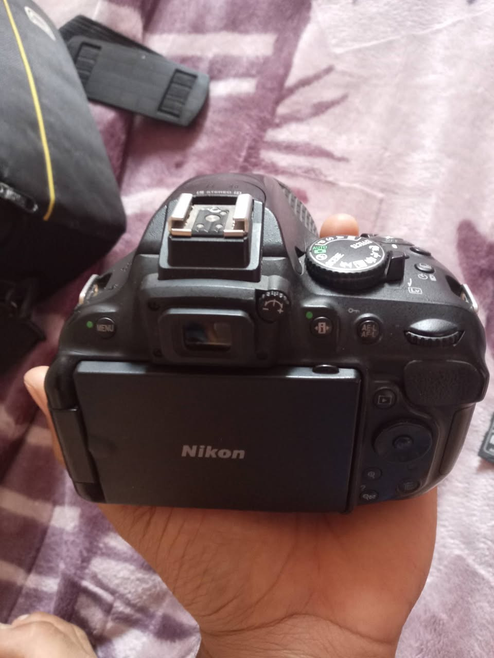 كامره نيكون D5200 • بطاريتين • حي العسكري