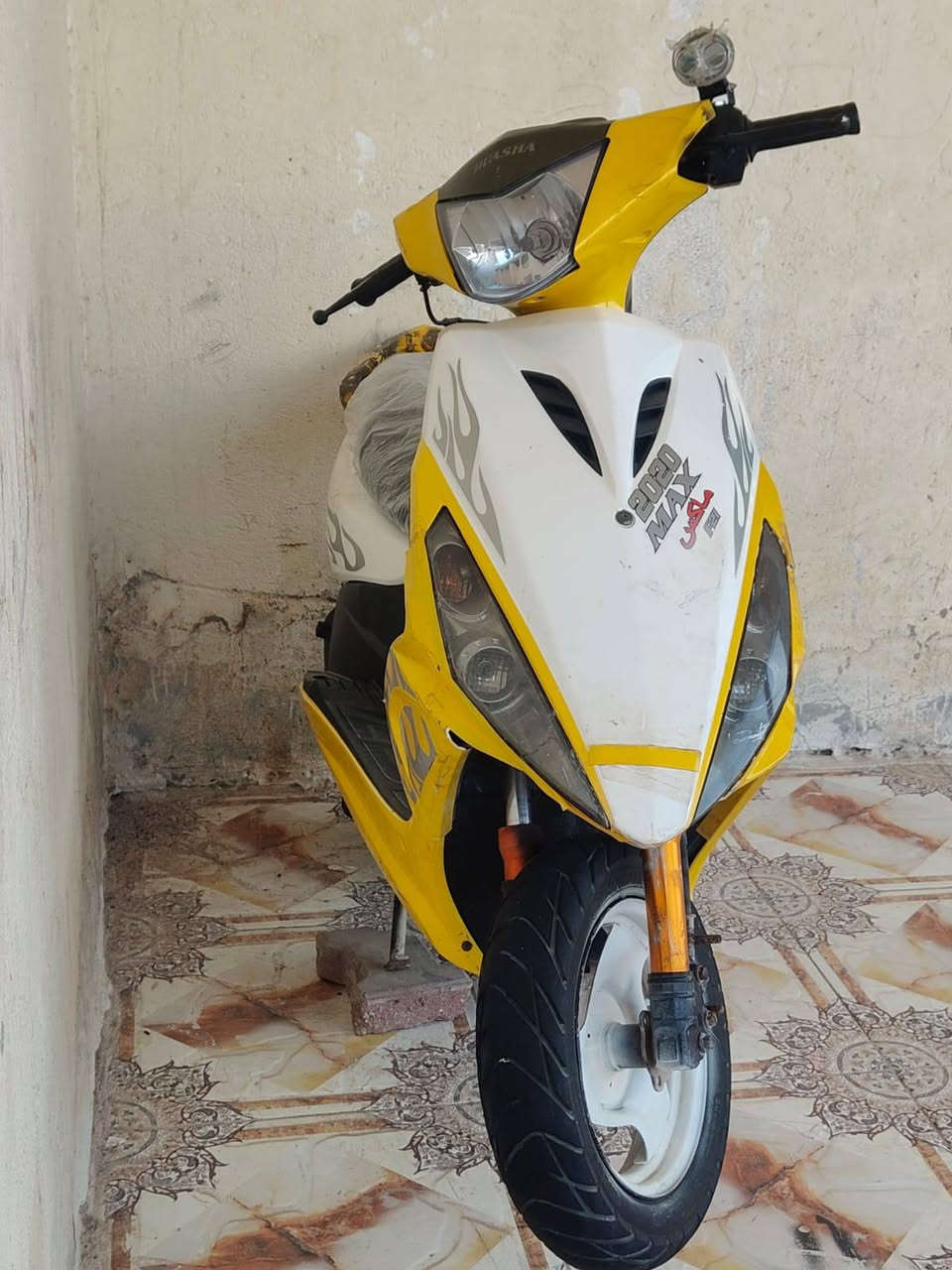 دراجه البيع مكينه نضيفه
***********
