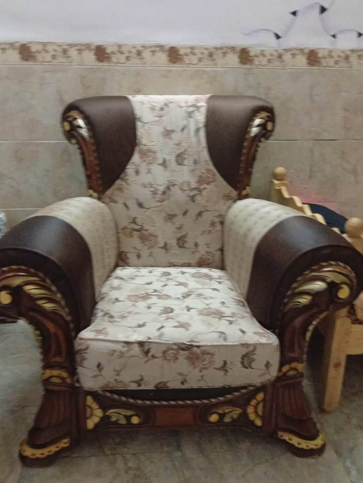 صباح الخير لجميع
تخم ملكي عراقي نوع ثقيل بدون ضرر 
السعر 700 وبي مجال قليل
العنوان حديثه قرب سايدين المستشفى
