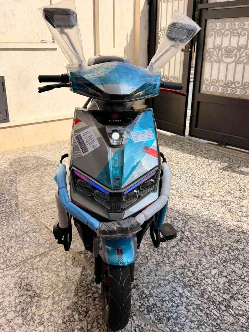 السلام عليكم
دراجه شركة الماسه💎 الشبح 
موديل2026
موطور بالكارتون جديد الموطور بعده جديد حيل احلى من صور 
(اخو الزيروو مستخدم شي قليل جداً مكفول حتى من شخط ...)
(بطاريات عدد 6 على فحص ) 
فول مواصفات  «ملف 3700W>
(نظام  R) (نظام P)
(مخرج شحن USP) 
(سرعة99حقيقي) (سرع 4)
(سويجات+بصمات+2+كارت تشغيل 
(مثبت سرعة) 
لايت زنون عالي ناصي 
سماعة بلاتوث بلادي 
جنطه خلفيه بلاديه
اشاير يمنة يسرة دبل اشارة
السعر 700الف 
الموقع داخل الرمادي 
الاستفسار :***********
