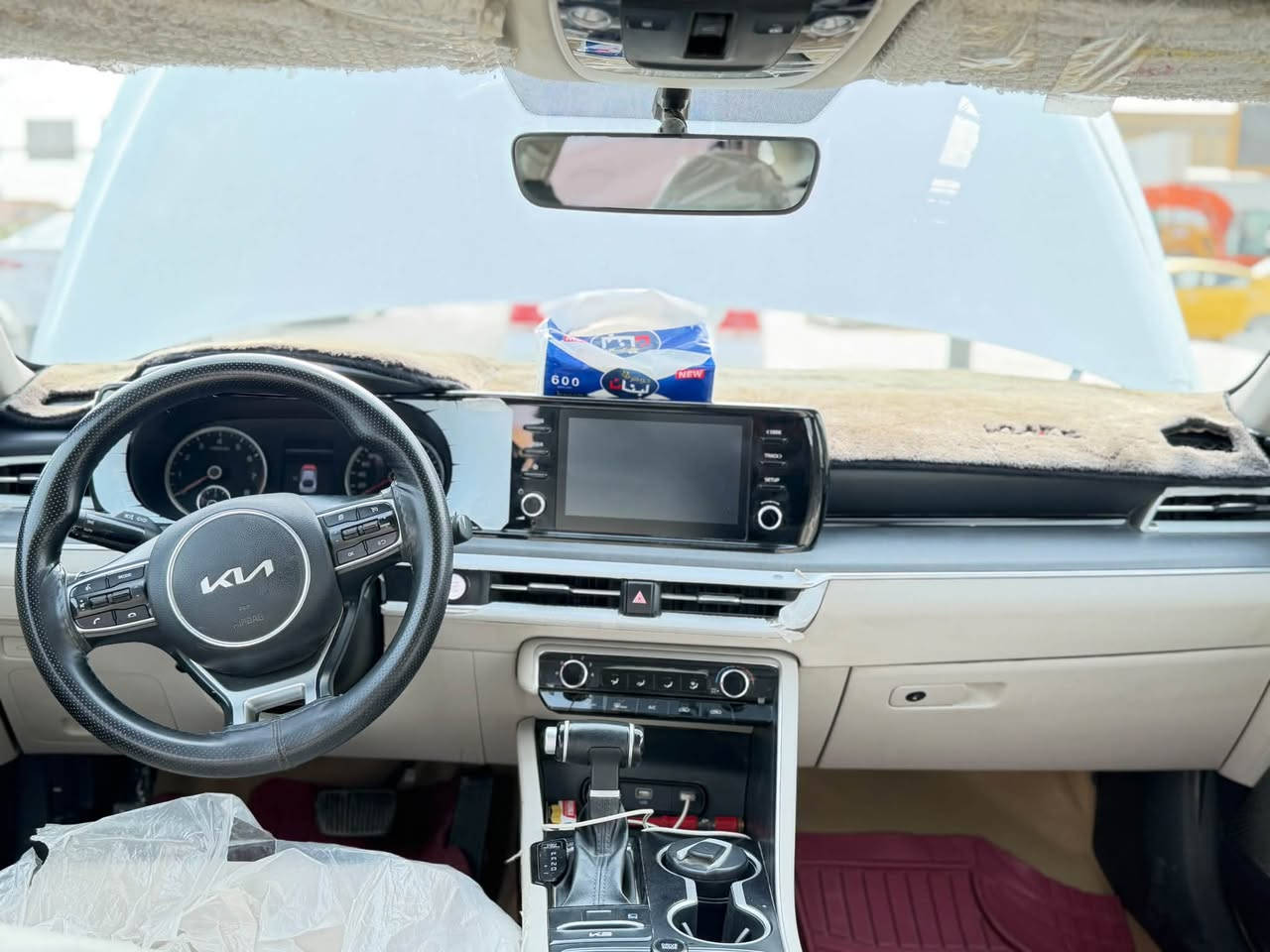 K5 2023
خليجي فول مواصفات 
بانوراما 
كامرة 
حساسات 
ويل كروم 
شاشة 
مري شفط 
5 وضعيات قيادة 
لايت 4 عدسات 
محرك 2000 دوش گير at 
تشغيل عن بعد 
ماشية 56 
السيارة بيها بارد 3 مكانات 
190 سعرها مكان السيارة الناصرية - سوق الشيوخ 
***********
