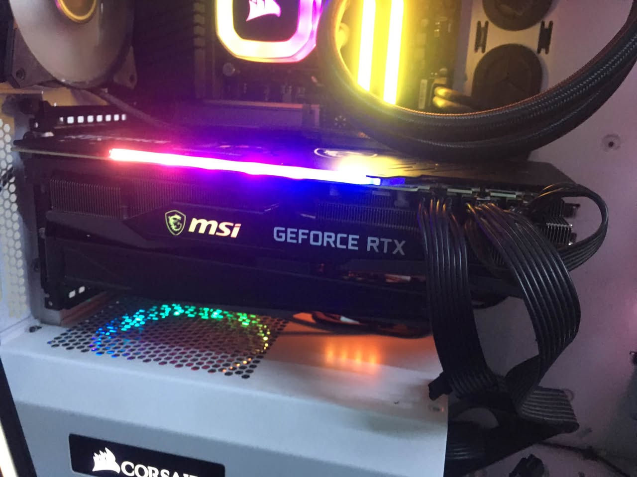 السلام عليكم، حاسبة كيمنك للبيع

المواصفات 
معالج: I5 13400f
مذربورد:  gigabyte Z790 Aorus Elite AX
رام: 2x16 ddr5 5200 kingston fury RGB
بورسبلاي: thermaltake 1200w platinum RGB
تبريد ماي: corsair 240mm h100i RGB
كيس: corsair 570x RGB
كرت شاشة: RTX 3080 10GB msi gaming trio Z 
تخزين: ADATA sx900 ssd 512gb + samsung 960 evo m.2 250gb + samsung 960 pro 512gb m.2

الحاسبة مستخدمة اقل من 3 اشهر بعدها نضيفة وتقريبا كل الكراتين موجودة
الحرارة مالتها متعبر ال 75 الحسابة باردة
رجاءً القطع كلهن براندات ومن اعلى الفئات كل القطع بيهن RGB
مكاني بابل او بغداد تجي تفصح شكد متريد 

مع يوبي اس اونلاين من شركة The rock 2kv بطاريات جديدة يشغلها من 40-70د وباعلى ضغط 10-15د وبي نظام كتم الصوت وغيرها. سعرة 200 الف ابيعة وحدة او وية التجميعة

سعر التجميعة مليونين
السعر قفل رجاء انتبه على البراندات والفئات  والحاسبة اخت الجديدة
رقم: ***********
