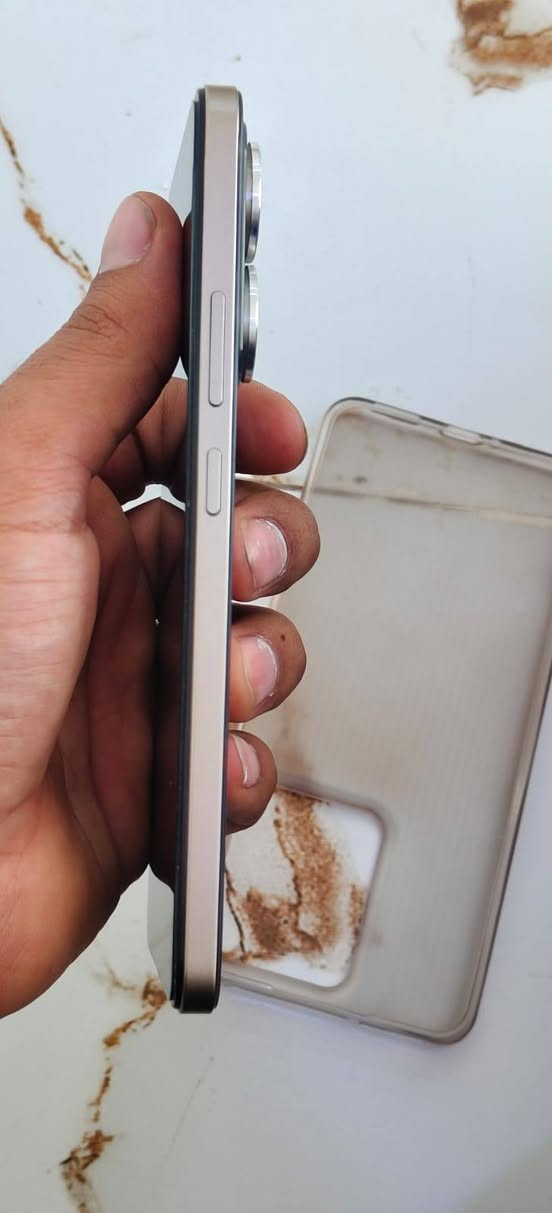 ريملي 15_5G
التخزين / الرام: 512 جيجا مع 12 جيجا رام
الكاميرا: خلفية مزدوجة 50+8 م.ب / امامية 50 م.ب.
الشاشة: 6.77 بوصة بدقة 1080x2392 بها ثقب صغير
نظام التشغيل: اندرويد 15
البطارية: 6500 مللي أمبير
استفسار 
***********

