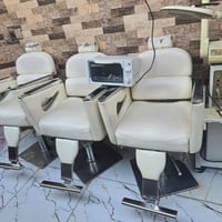 ٣ كراسي حلاقة • جهاز تنظيف البشرة • جهاز تعقيم