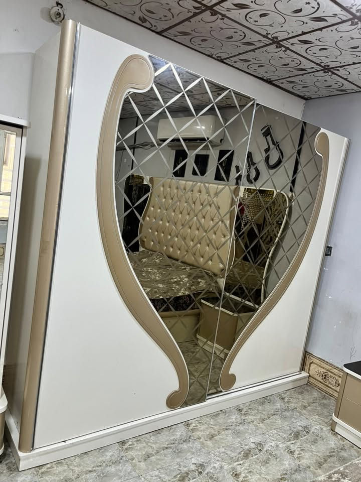 غرفه تركي 8 قطعه ثقيل للبيع كربلاء حي الفارس 
للتواصل *********** واتساب موجود دائماً
