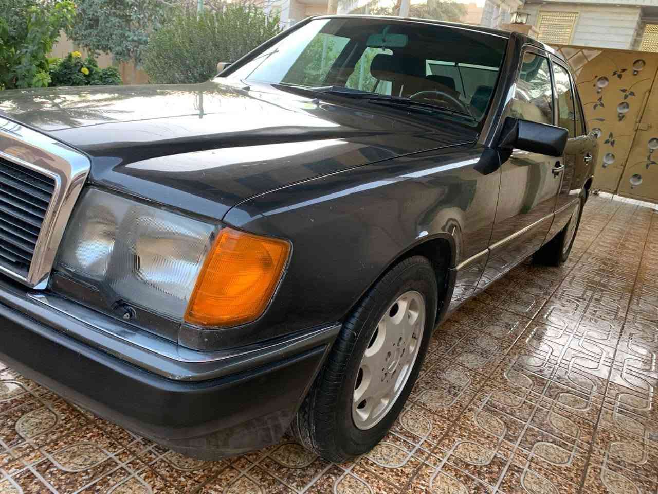 مارسدس دب 300 السيارة ابلاديه محرك كير قواعد دبل موديل 1990 السعر 70 اي ستفسار *********** مراوس ب حديث
