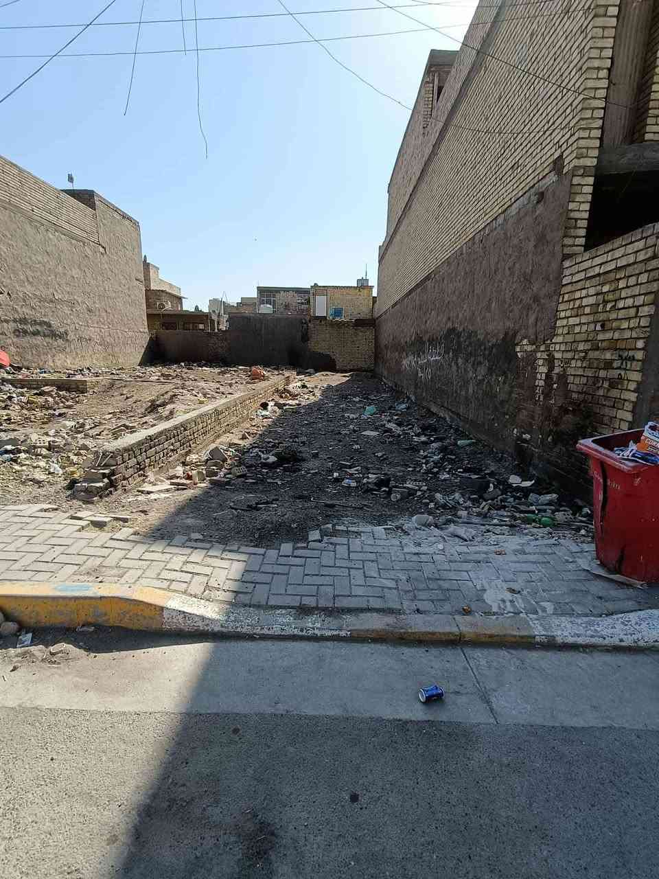 السلام عليكم قطعه ارض للبيع مساحه 125 متر عرض 5 نزال 25 المكان حي السفير قرب صوره السيد فرع مولد ابو فهد حسون للاستفسار ***********

