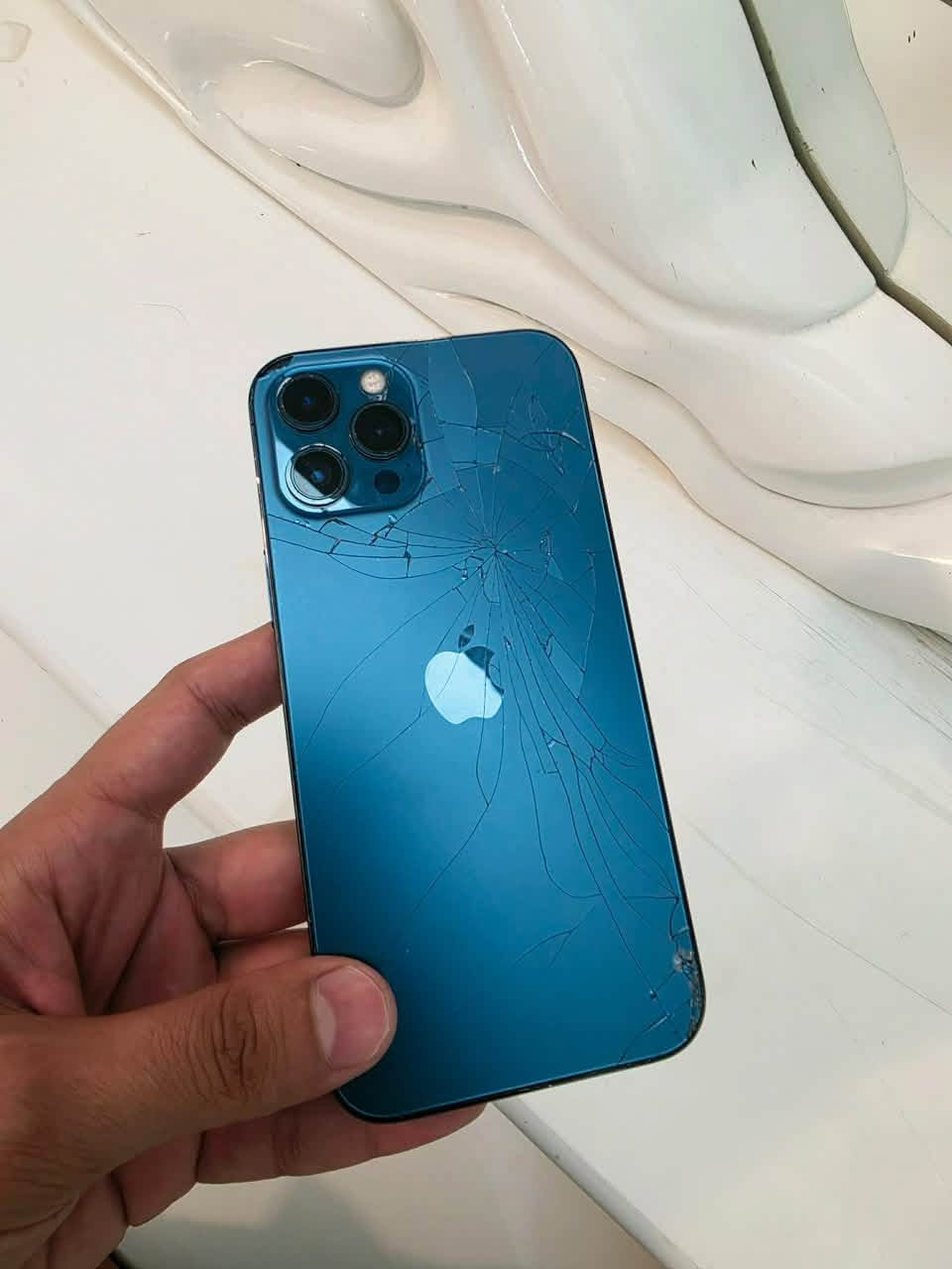 ايفون 12 برو ماكس مبدل شاشه ومبدل بطاريه ضهر مكسور ذاكرة 256 سعره 250 وبي مجال رقمي +964 771 260 6483
