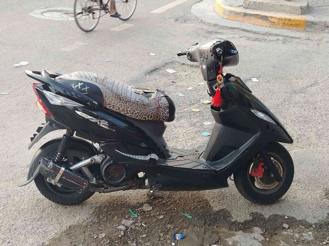 السلام عليكم شباب دراجه جتي ار ثعلب
البيع  
دراجه نضيفه بيهه تزويد كلجات و استان و يدات بريد الباقي كله بلادي كابريتر بلاد كهرباهيات شغاله 
مكاني بغداد الدوره ابو دشير 
رقم واتساب فقط ***********
