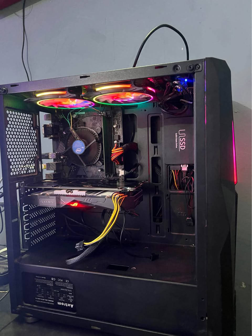 السلام عليكم 
كيس فقط للبيع
i5 9400f
H310 asus prime
8 gb crucial 2133mhz ddr4
 Gtx 1050 ti asus rog strix rgb
Ssd 128
Hdd 500 
Psu 500w
Case rgb
القطع كلها نظيفة الكارت 
ملاحظة الكيس مابي جامة
السعر ٣٥٠ الف
مكاني الشعب ماعندي توصيل
*********** بغداد, العراق

