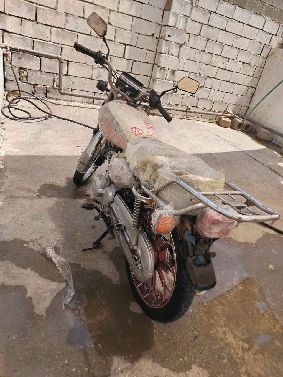للبيع دراجه شغالة ما بيها اي شي سعرها ٣٧٥ بيها مجال الشراي يتصل ***********
