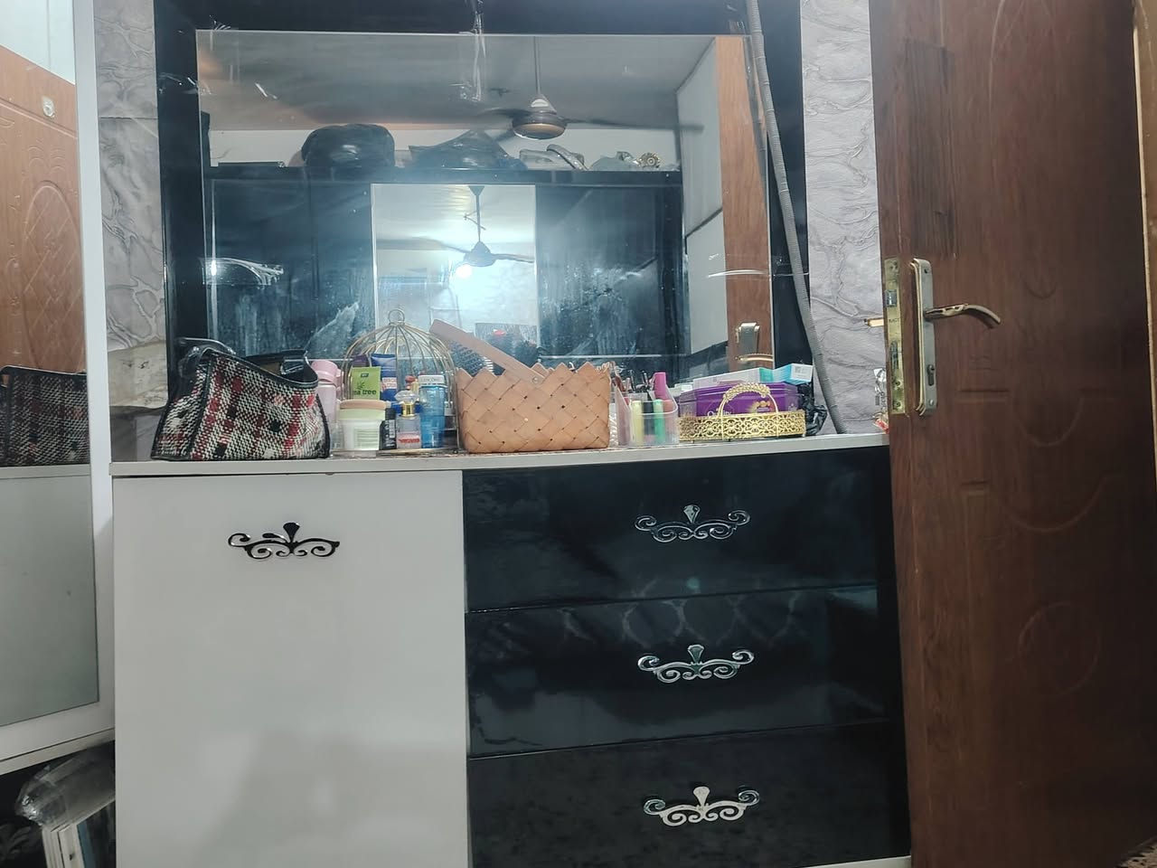 غرفه اخشاب • اسود • ٩قطع