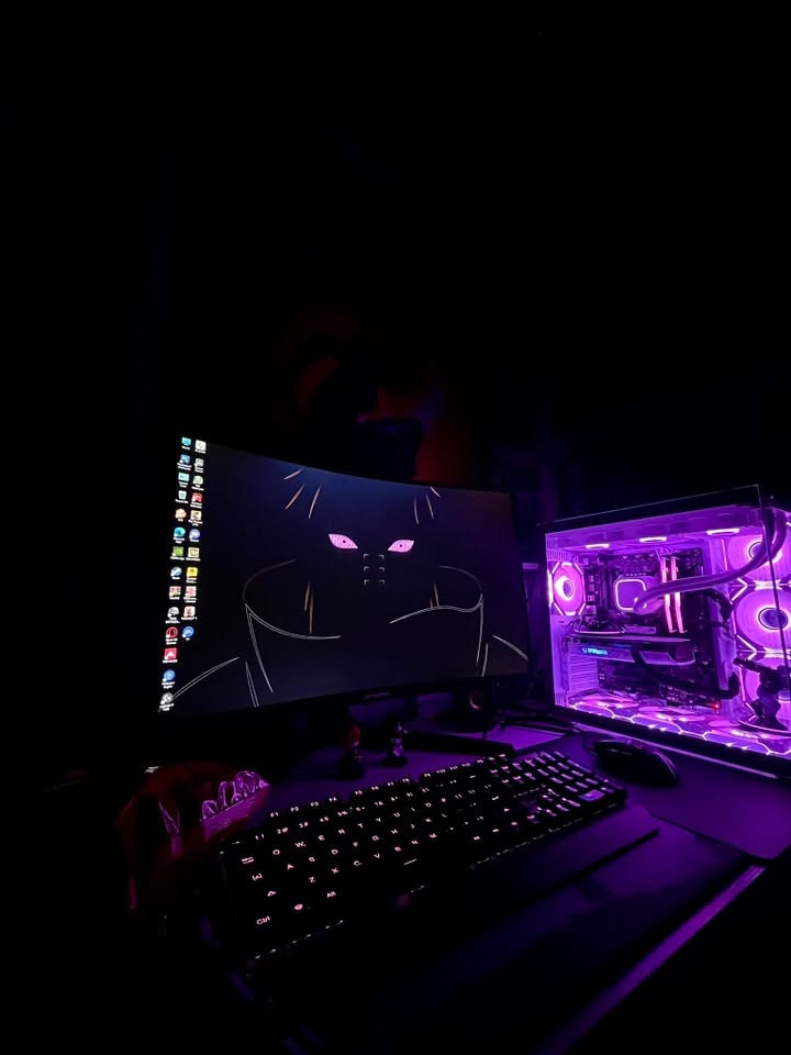 مواصفاتها 
CPU : i5-13400f

M.B : B760 gigabyte DS3H ATX

GPU : ZOTAC 4070  12G White 

Ram : T-FORCE 2*8 16G DDR4 3600

Hard : 1TB TEAMGROUP

PSW : FSP 750W

Coleer : DEEPCOOL LE720 

Case : mass 10 fan white 

وياها شاشة اسوس FHD 144HZ 

السعر مليون و 600 تجميعة نظيفة جدآ وبيضة 

للاستفسار واتساب *********** مكاني بغداد
